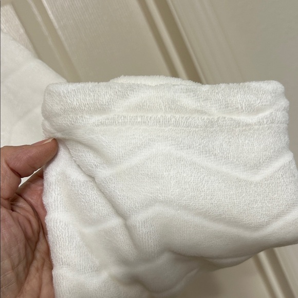 Plush Cream Chevron Bath Robe with Pockets and Belt Soft One Size Fits Most - Picture 4 of 10